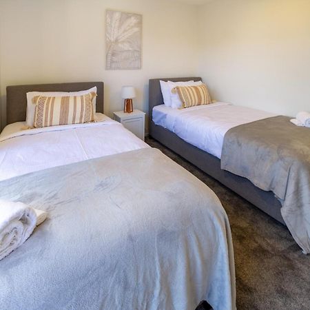 Chic 2-Bed Gem: Trust Arena Proximity - West Akl Lägenhet Auckland Exteriör bild