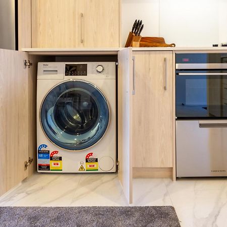 Chic 2-Bed Gem: Trust Arena Proximity - West Akl Lägenhet Auckland Exteriör bild
