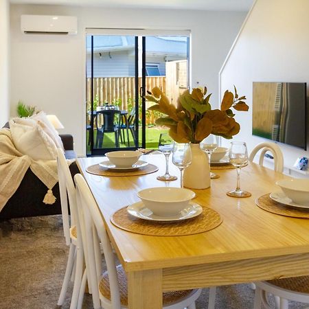 Chic 2-Bed Gem: Trust Arena Proximity - West Akl Lägenhet Auckland Exteriör bild
