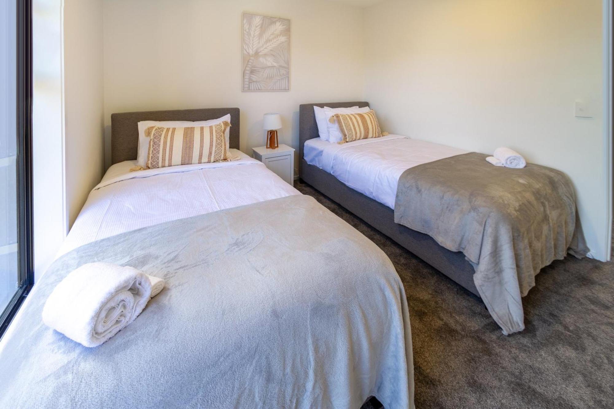 Chic 2-Bed Gem: Trust Arena Proximity - West Akl Lägenhet Auckland Exteriör bild