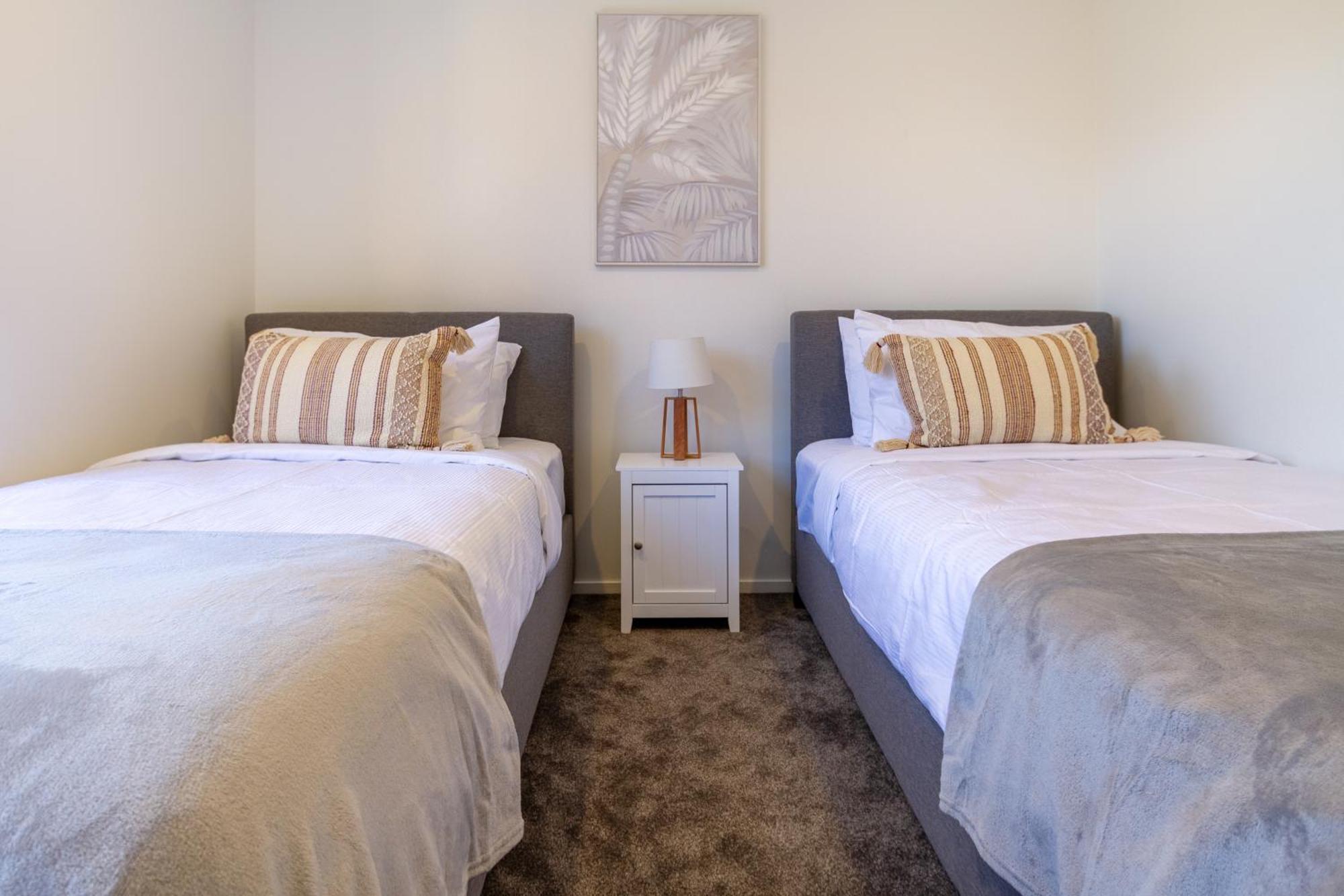 Chic 2-Bed Gem: Trust Arena Proximity - West Akl Lägenhet Auckland Exteriör bild