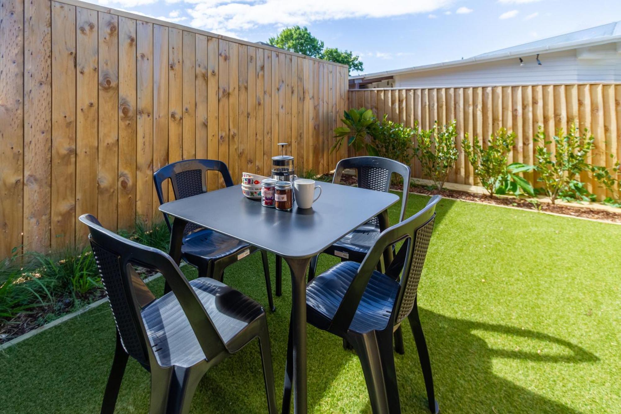 Chic 2-Bed Gem: Trust Arena Proximity - West Akl Lägenhet Auckland Exteriör bild